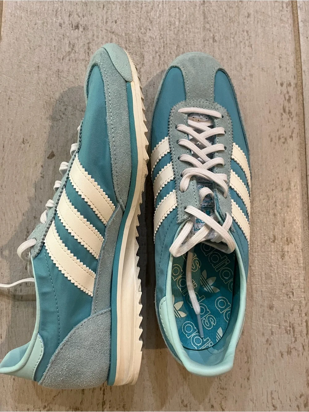 adidas Teal & White Classic Low-Top Sneakers size 8